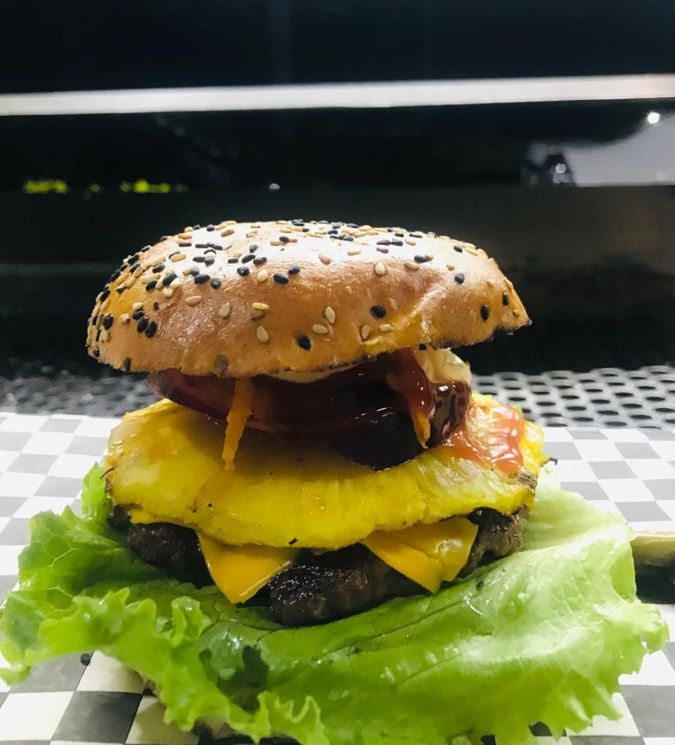 Hamburguesa Hawaiana al Carbón
