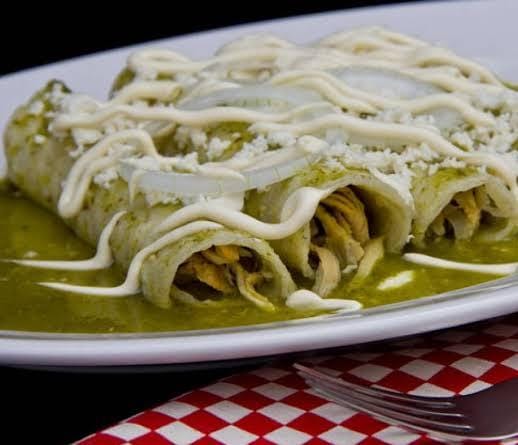 Enchiladas de Pollo en Salsa Verde