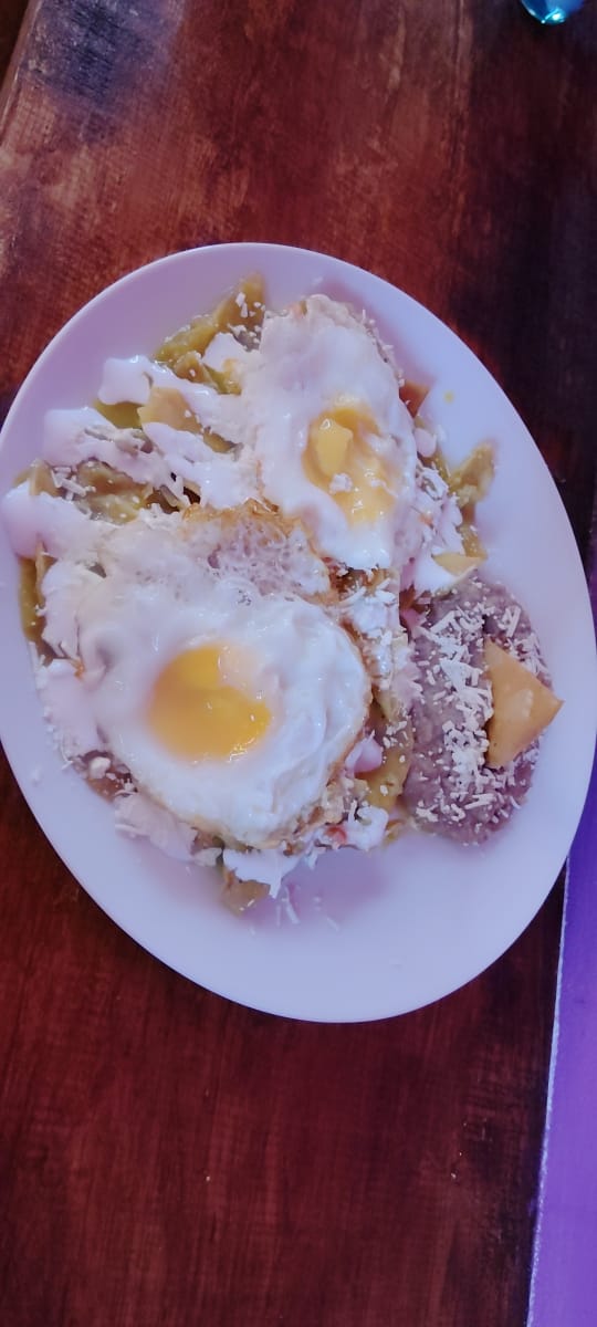 Chilaquiles en Salsa Verde con Huevo